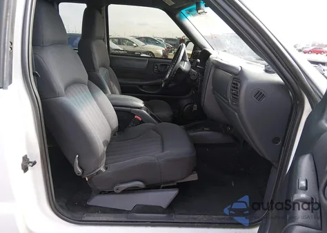 2003 Chevrolet S-10 Ls z USA, uszkodzony, nr VIN 1GCCT19X338216490